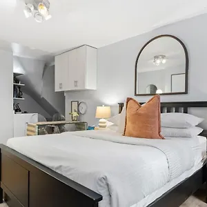 Apartment Haven In Times Square & Nearby Restaurants, New York