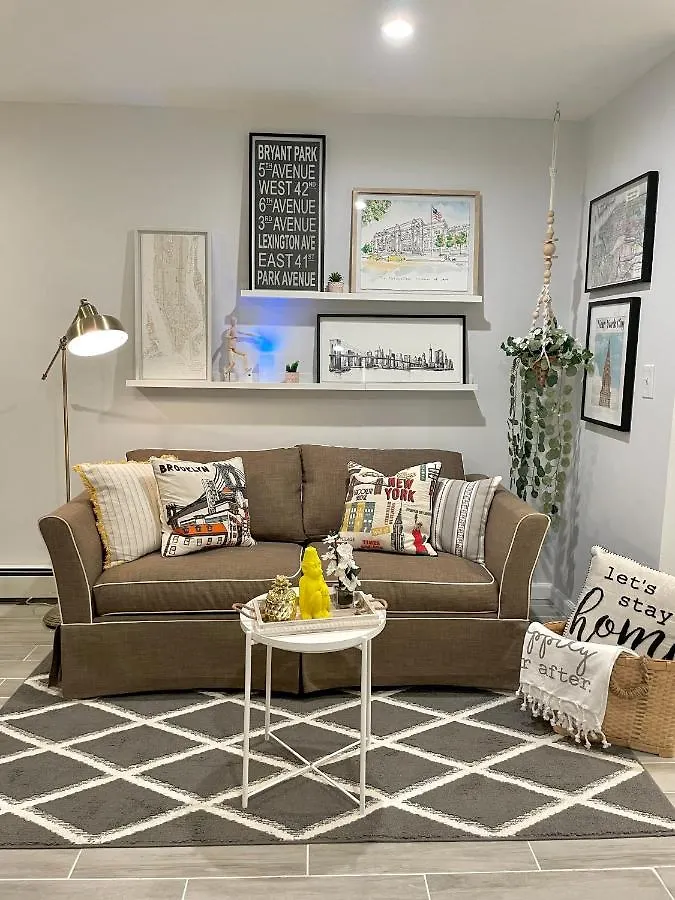 Modern Apartment With Parking & Quick Ride To Manhattan New York
