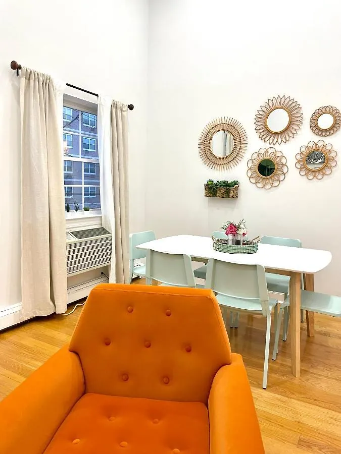 Modern Apartment With Parking & Quick Ride To Manhattan New York
