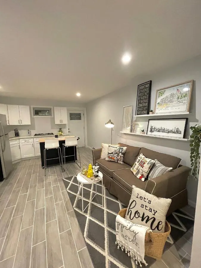 Modern Apartment With Parking & Quick Ride To Manhattan New York