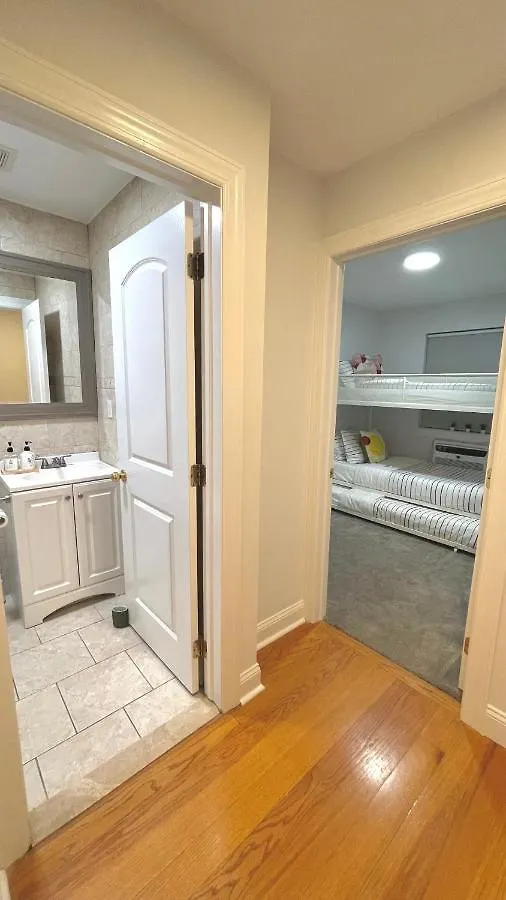 Modern Apartment With Parking & Quick Ride To Manhattan New York