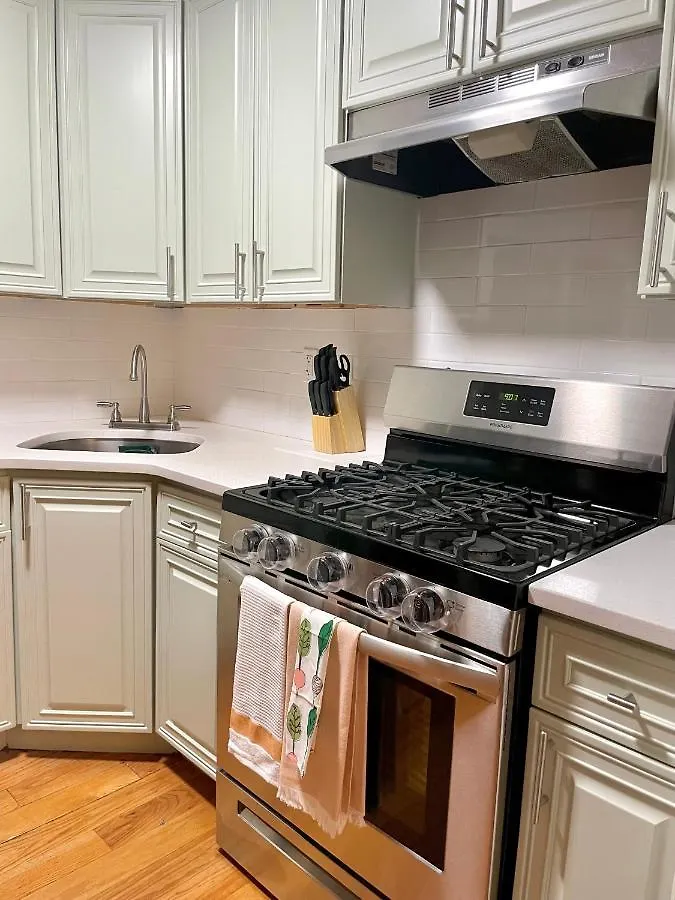 Modern Apartment With Parking & Quick Ride To Manhattan New York
