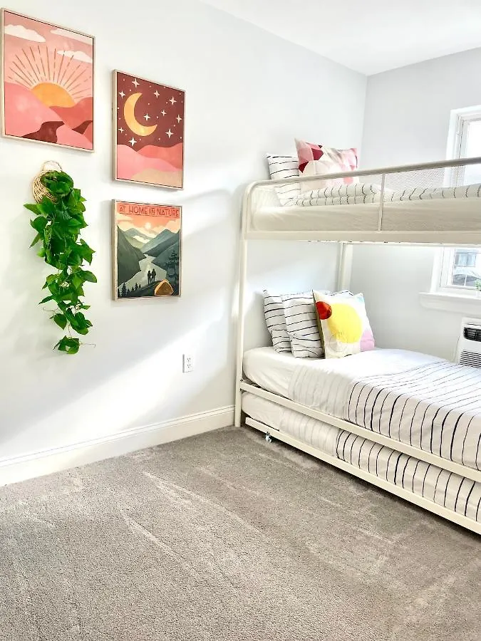 Modern Apartment With Parking & Quick Ride To Manhattan New York