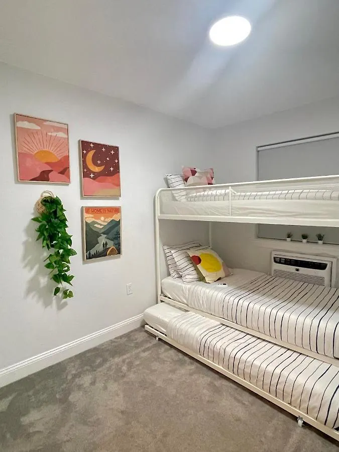 Modern Apartment With Parking & Quick Ride To Manhattan New York